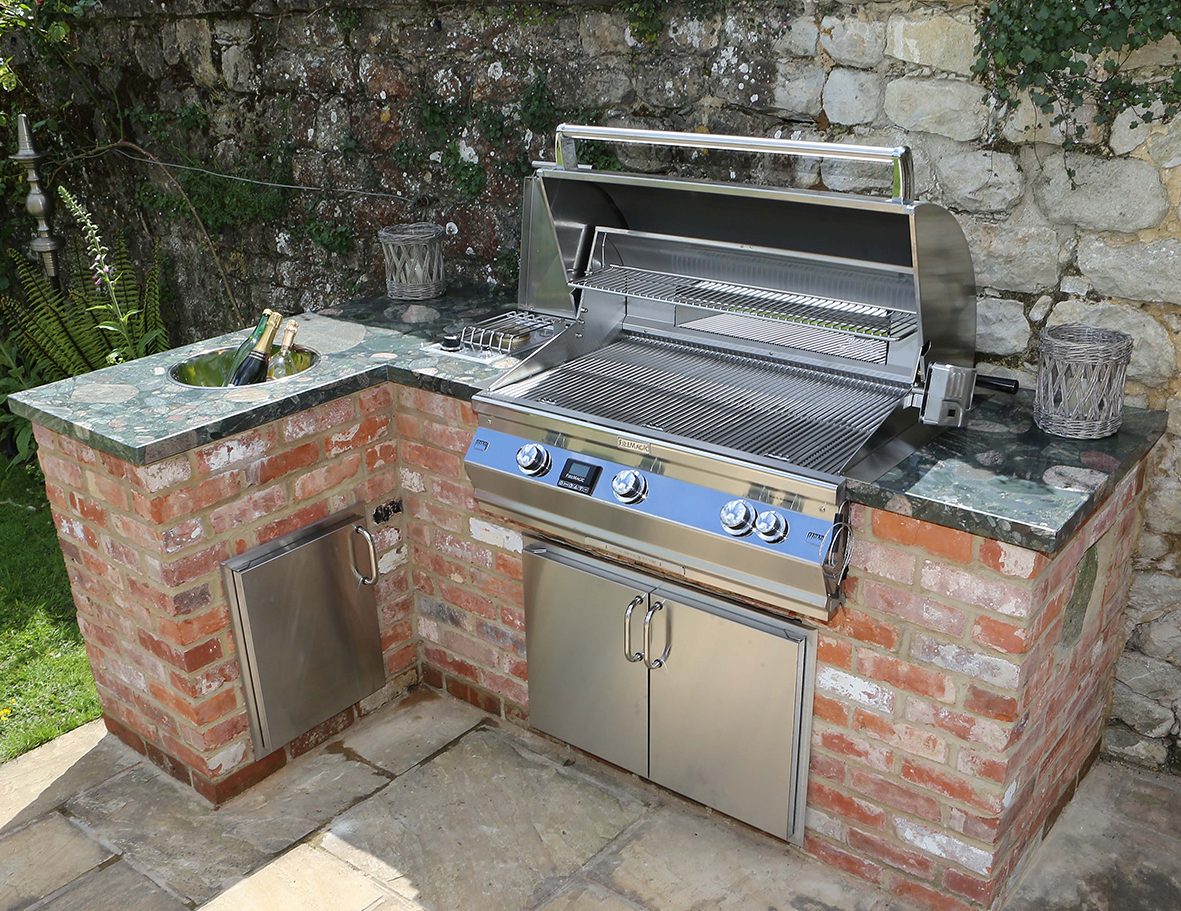 Outdoor Kitchens Built In Bbqs By Fire Magic